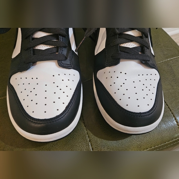 NIKE Dunk Low Retro Leather Sneakers In Panda. Black/White. Mens 7.5/Womens 8.5. - Picture 3 of 16